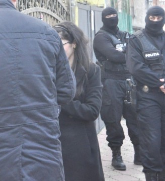 Percheziţii la individul care a tâlhărit o femeie pe bulevardul 1 Mai